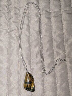 $2 with Bundle ~ Tiger’s Eye Stone Pendant Necklace 6461
